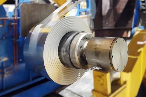 走一線 看項(xiàng)目丨國內(nèi)首個(gè)熱鍍鋅鋁鎂稀土多元合金鋼板產(chǎn)品在包頭市研發(fā)成功